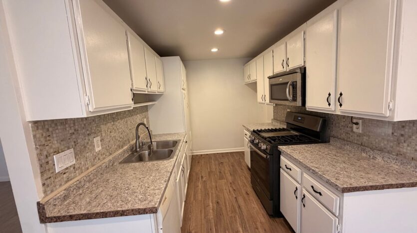 920 W Del Amo Blvd #7 - Torrance - California - 2 bed, 2 bath rental property