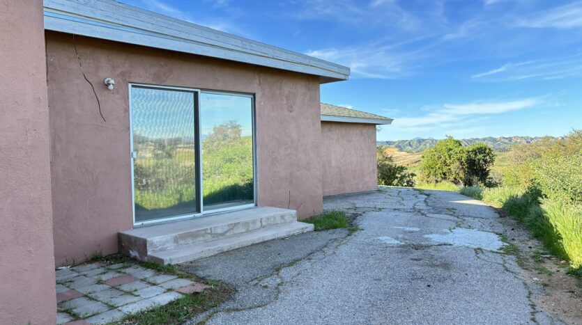 9530 Calimesa Blvd - Calimesa - California - 5 bed, 2 bath rental property