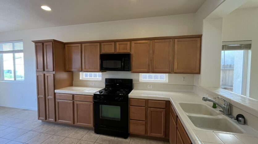 9977 Firethorn Way - Elk Grove - California - 3 bed, 2 bath rental property