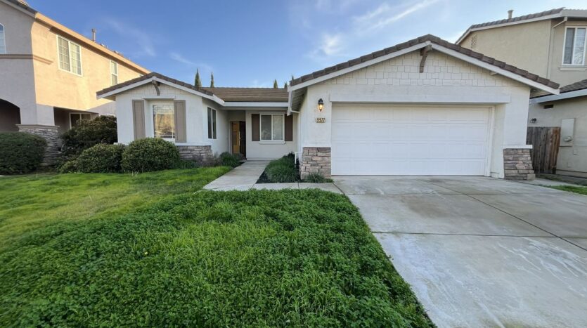 9977 Firethorn Way - Elk Grove - California - 3 bed, 2 bath rental property