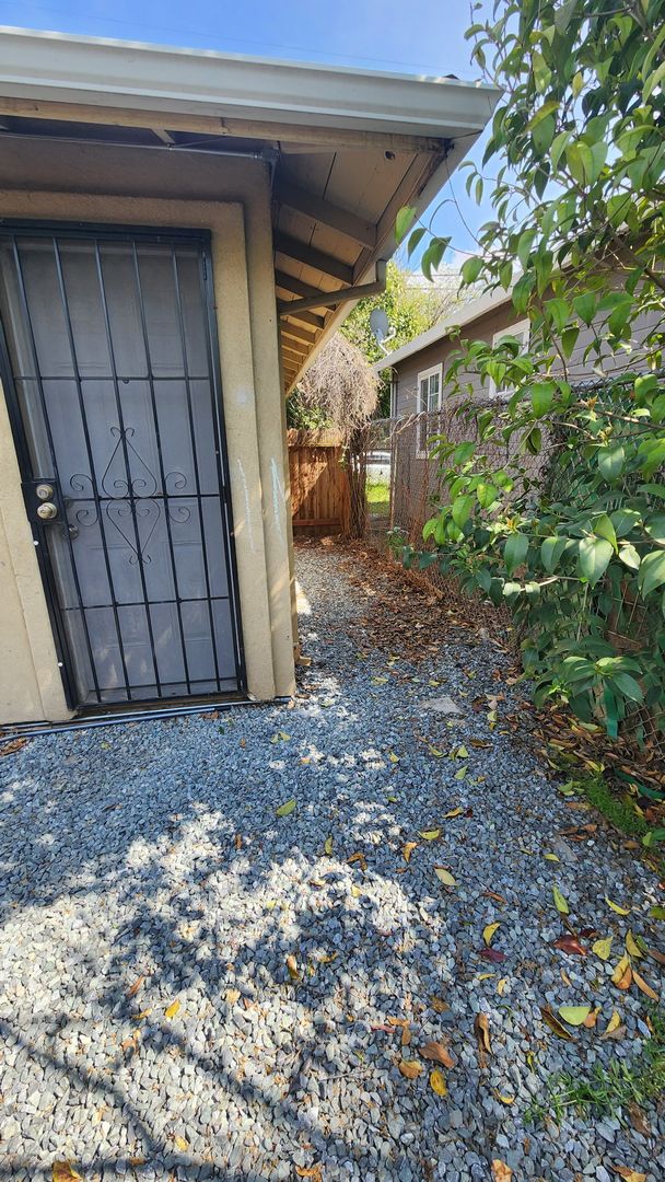 1044 Los Robles Blvd  - Sacramento - California - 1 bed, 1 bath rental property