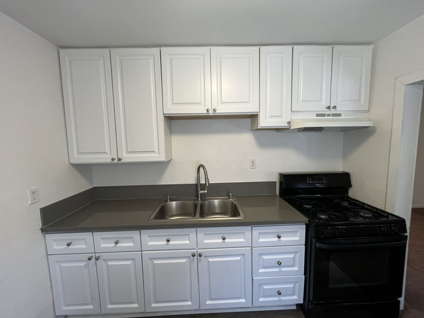1044 Los Robles Blvd  UNIT B  - Sacramento - California - 1 bed, 1 bath rental property