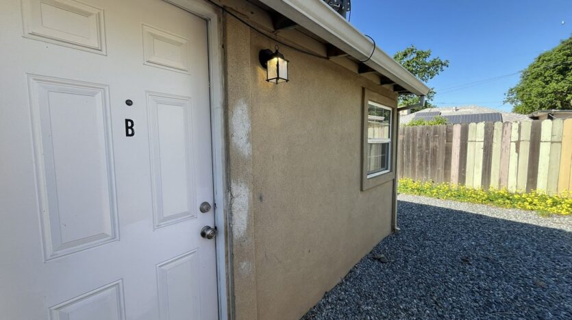 1044 Los Robles Blvd  UNIT B  - Sacramento - California - 1 bed, 1 bath rental property