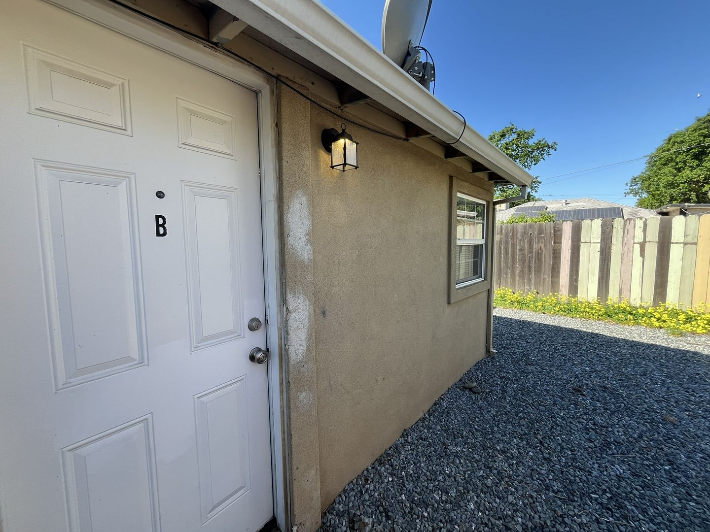 1044 Los Robles Blvd  UNIT B  - Sacramento - California - 1 bed, 1 bath rental property