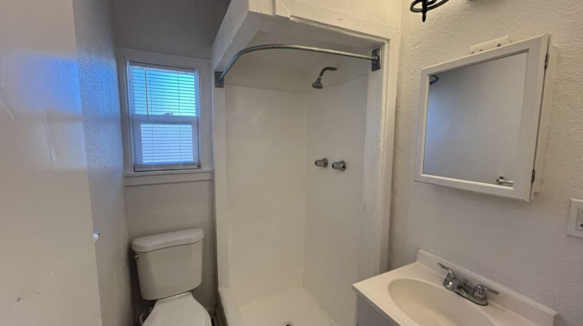1044 Los Robles Blvd  UNIT B  - Sacramento - California - 1 bed, 1 bath rental property