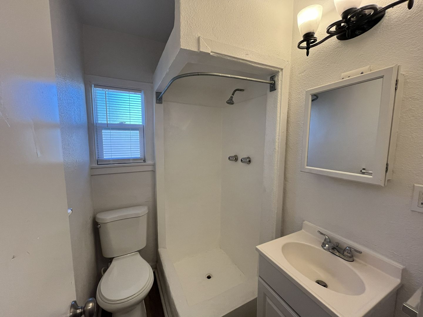 1044 Los Robles Blvd  UNIT B  - Sacramento - California - 1 bed, 1 bath rental property