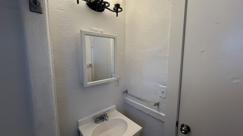 1044 Los Robles Blvd  UNIT B  - Sacramento - California - 1 bed, 1 bath rental property