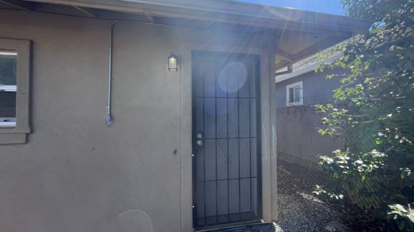 1044 Los Robles Blvd  UNIT B  - Sacramento - California - 1 bed, 1 bath rental property