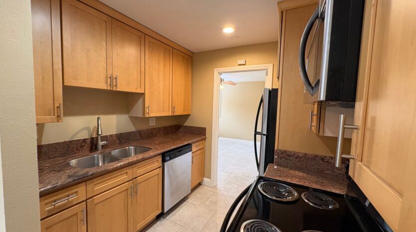 1075 N Vulcan Ave - Encinitas - California - 1 bed, 1 bath rental property