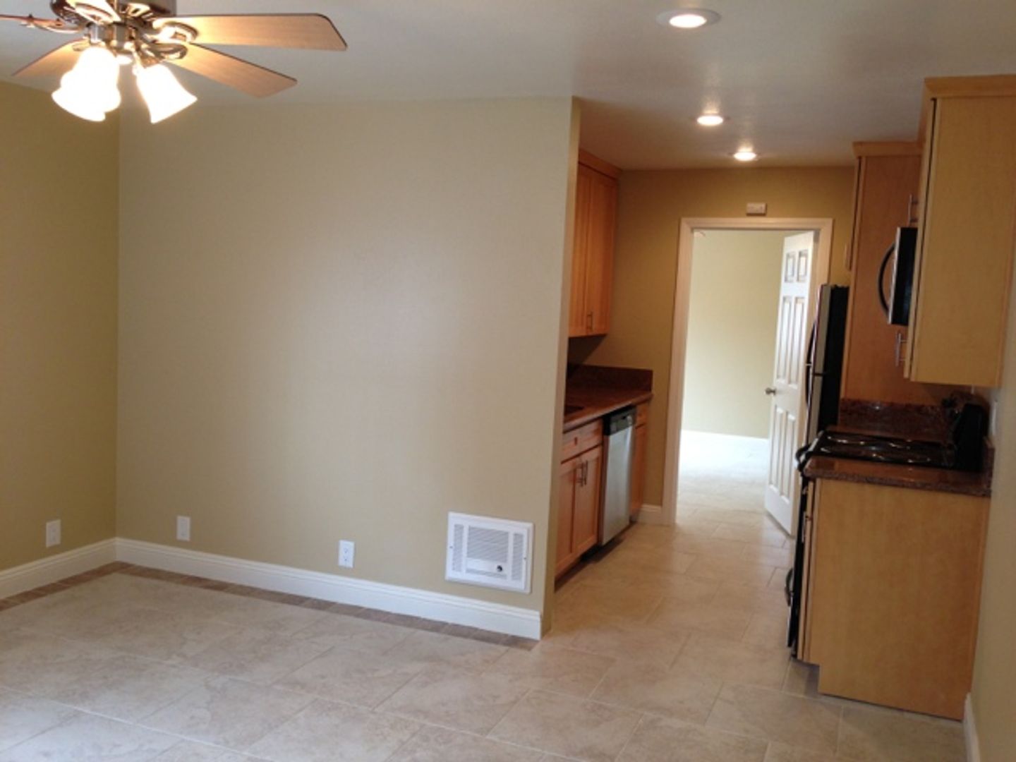 1075 N Vulcan Ave - Encinitas - California - 1 bed, 1 bath rental property