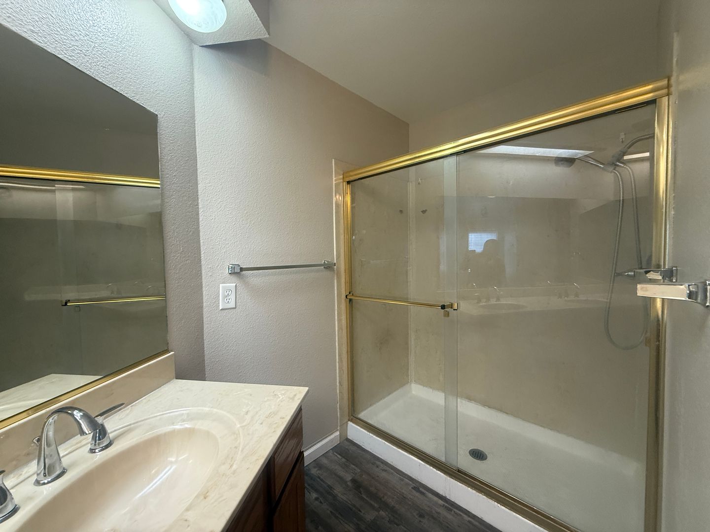 1105 S Jeffrey Ct. - Visalia - California - 3 bed, 2 bath rental property