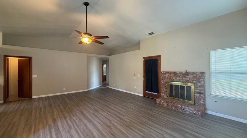 1105 S Jeffrey Ct. - Visalia - California - 3 bed, 2 bath rental property