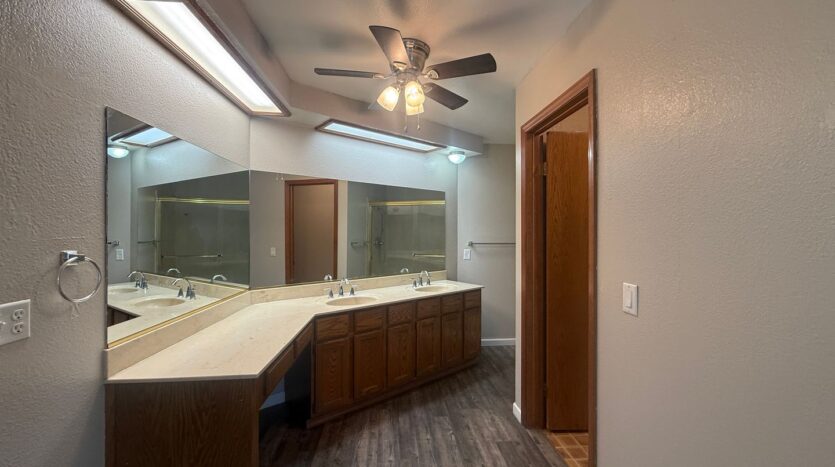 1105 S Jeffrey Ct. - Visalia - California - 3 bed, 2 bath rental property