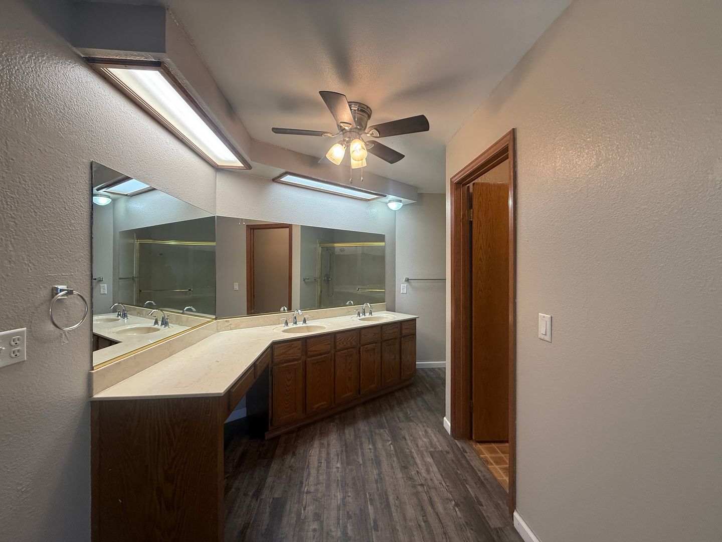 1105 S Jeffrey Ct. - Visalia - California - 3 bed, 2 bath rental property