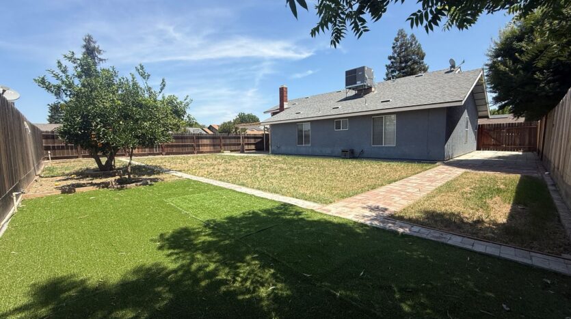 1105 S Jeffrey Ct. - Visalia - California - 3 bed, 2 bath rental property