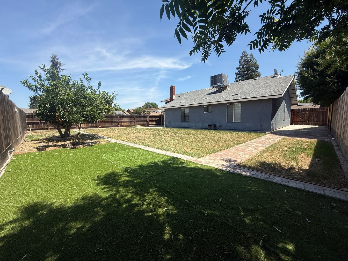 1105 S Jeffrey Ct. - Visalia - California - 3 bed, 2 bath rental property