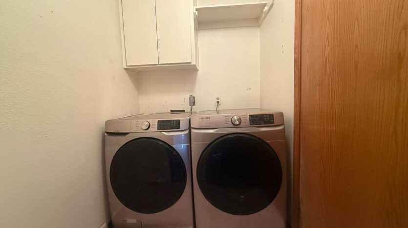 1105 S Jeffrey Ct. - Visalia - California - 3 bed, 2 bath rental property