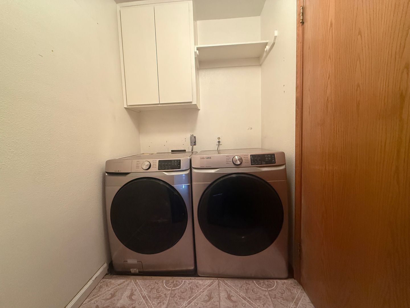 1105 S Jeffrey Ct. - Visalia - California - 3 bed, 2 bath rental property