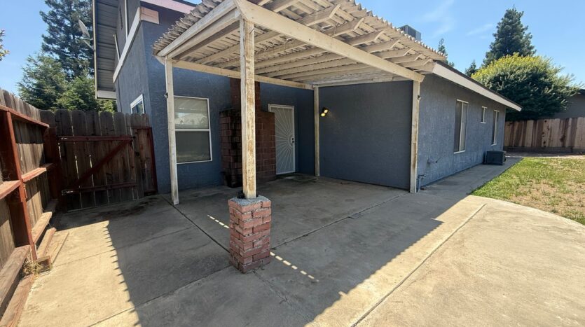 1105 S Jeffrey Ct. - Visalia - California - 3 bed, 2 bath rental property
