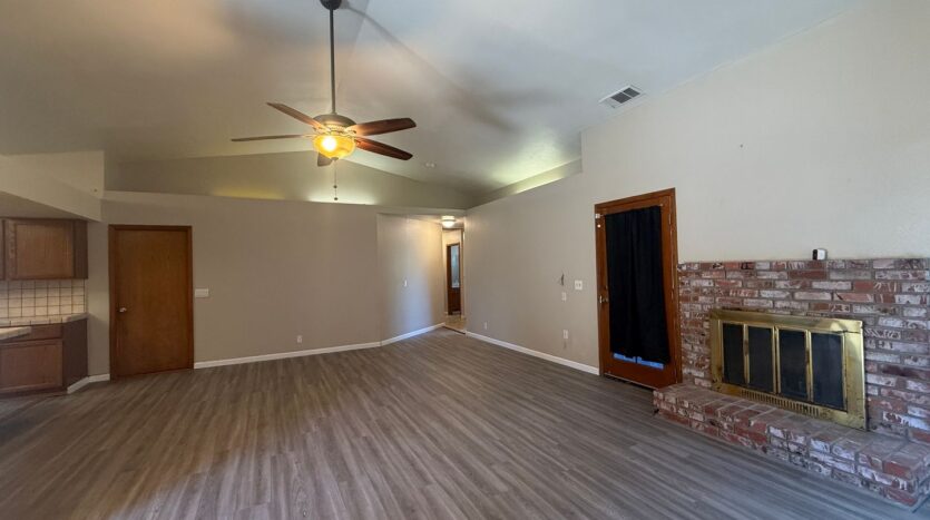 1105 S Jeffrey Ct. - Visalia - California - 3 bed, 2 bath rental property