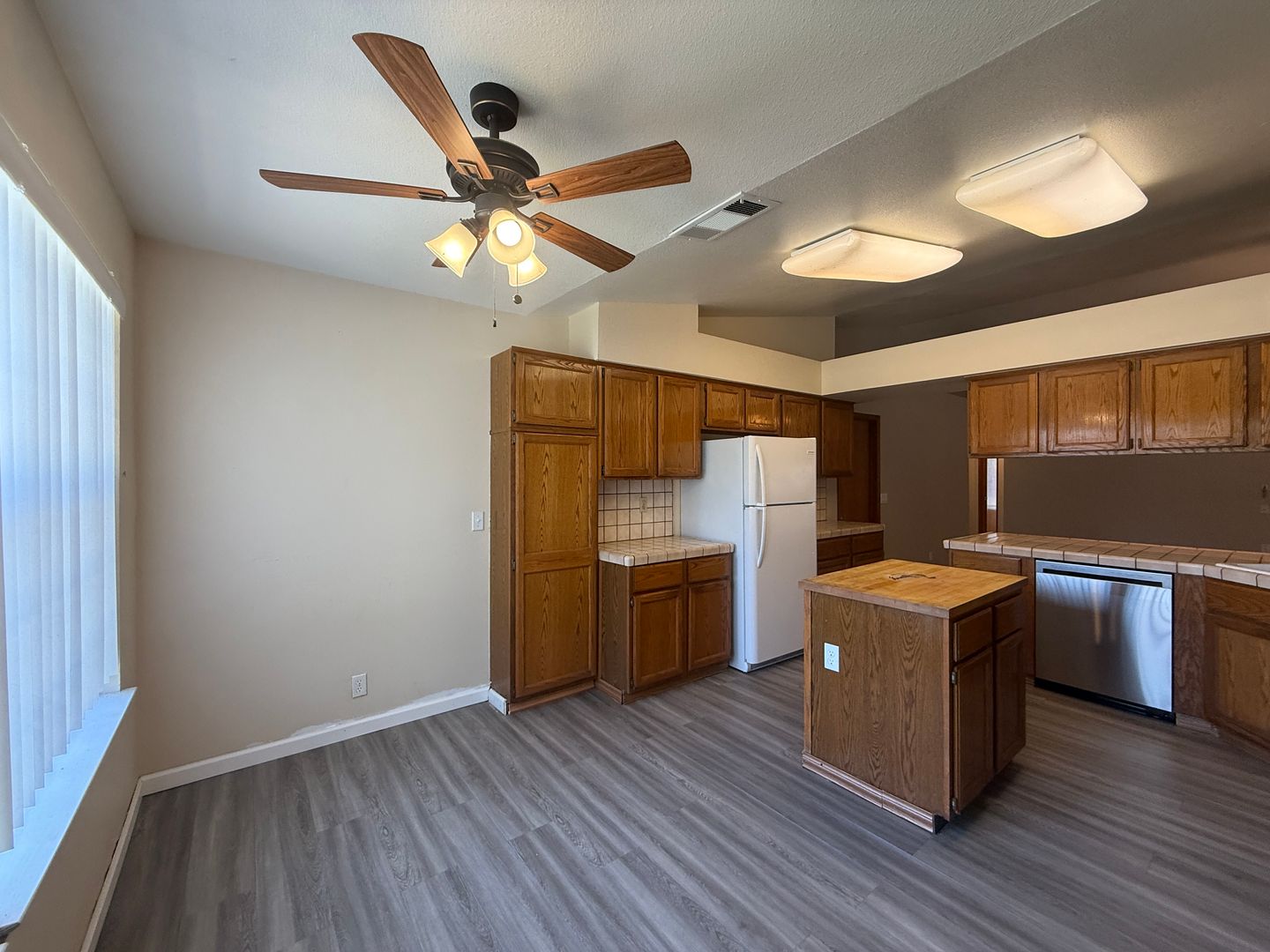 1105 S Jeffrey Ct. - Visalia - California - 3 bed, 2 bath rental property