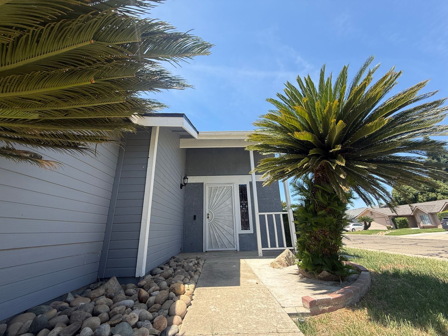 1105 S Jeffrey Ct. - Visalia - California - 3 bed, 2 bath rental property