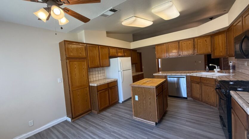 1105 S Jeffrey Ct. - Visalia - California - 3 bed, 2 bath rental property
