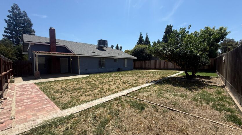 1105 S Jeffrey Ct. - Visalia - California - 3 bed, 2 bath rental property
