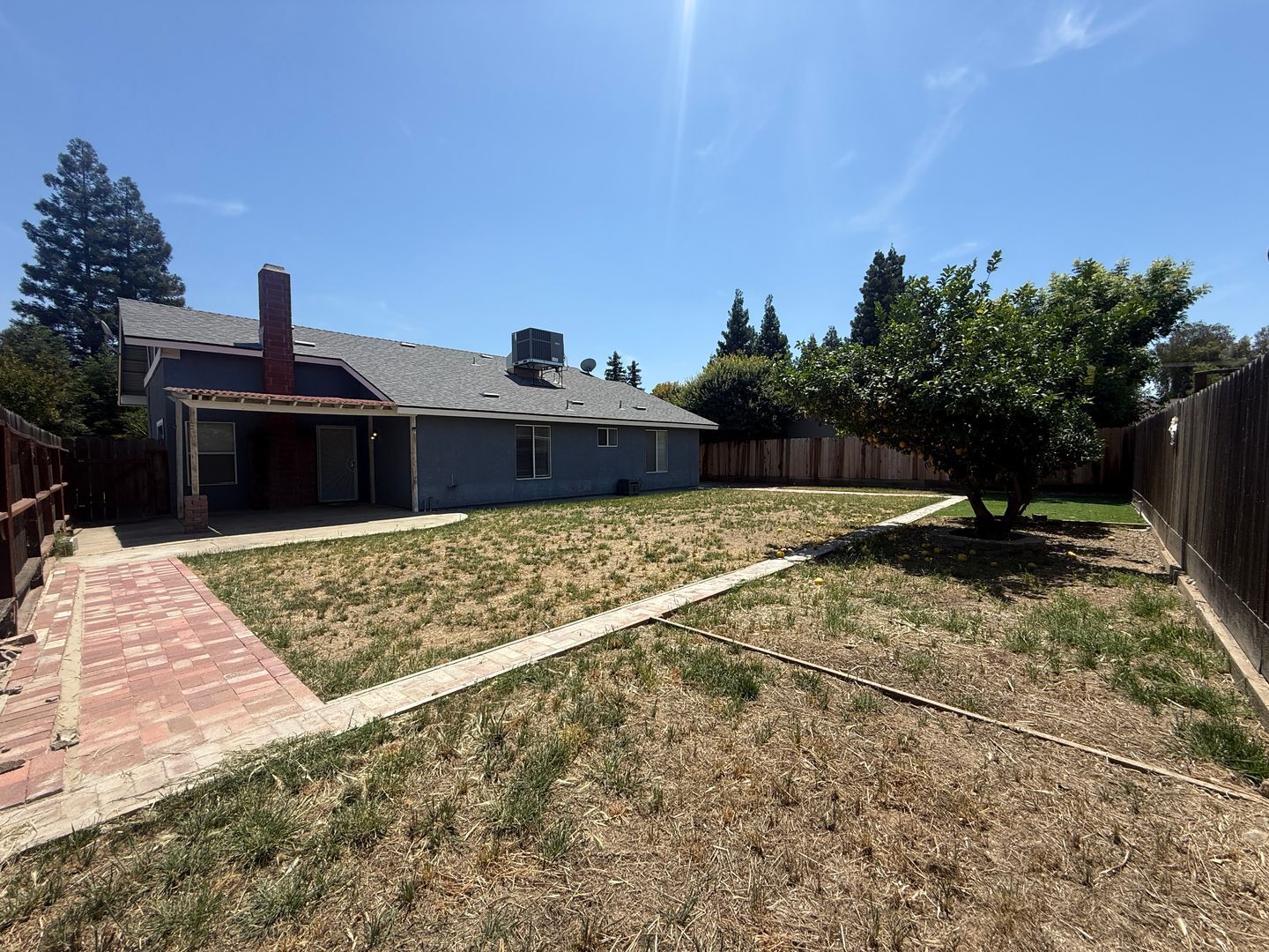 1105 S Jeffrey Ct. - Visalia - California - 3 bed, 2 bath rental property