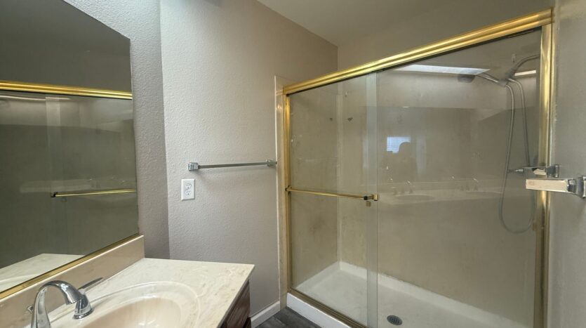 1105 S Jeffrey Ct. - Visalia - California - 3 bed, 2 bath rental property