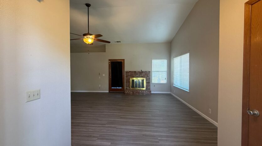 1105 S Jeffrey Ct. - Visalia - California - 3 bed, 2 bath rental property