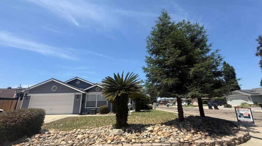 1105 S Jeffrey Ct. - Visalia - California - 3 bed, 2 bath rental property
