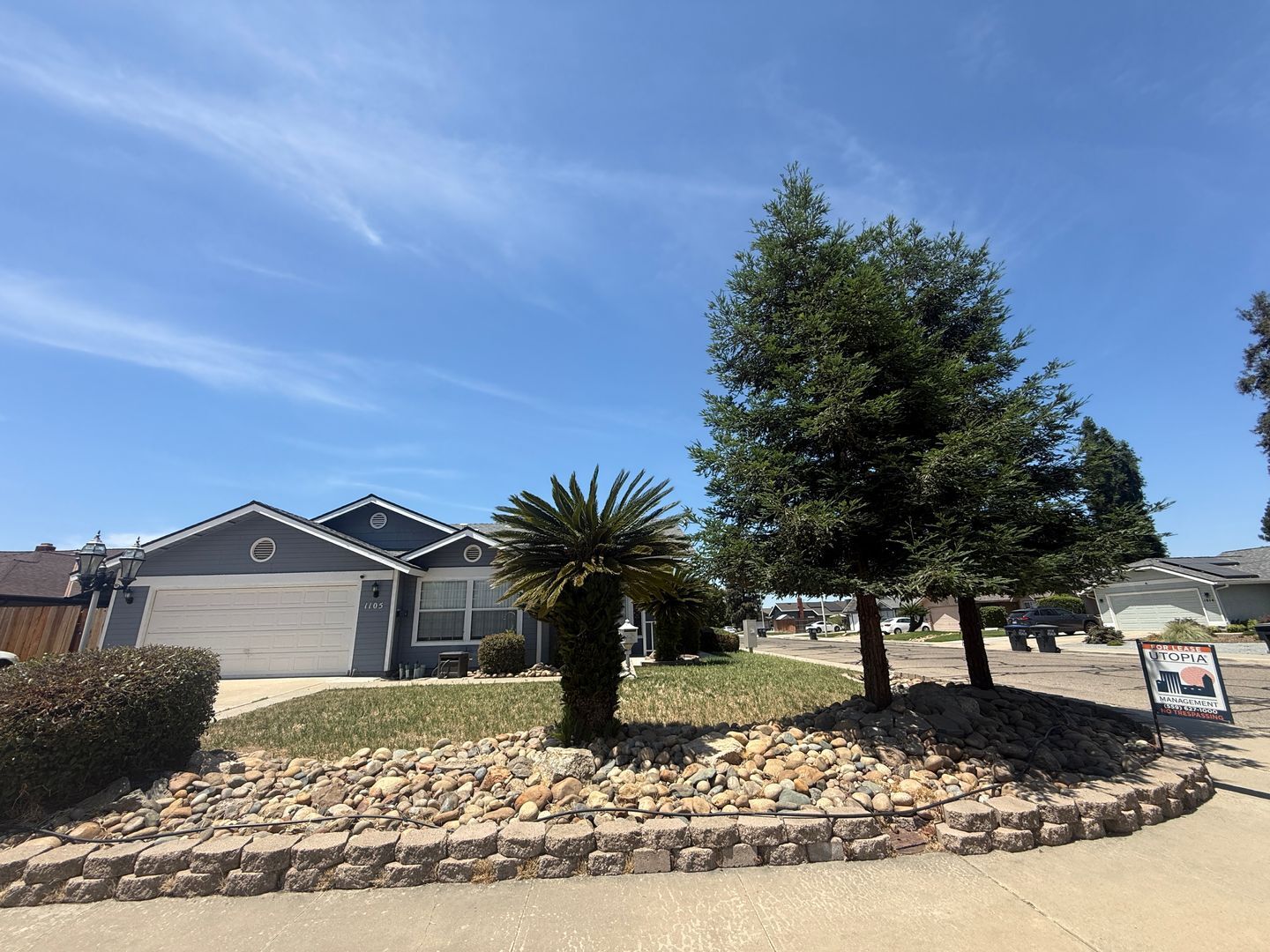 1105 S Jeffrey Ct. - Visalia - California - 3 bed, 2 bath rental property
