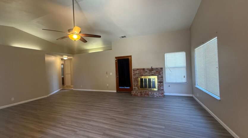 1105 S Jeffrey Ct. - Visalia - California - 3 bed, 2 bath rental property