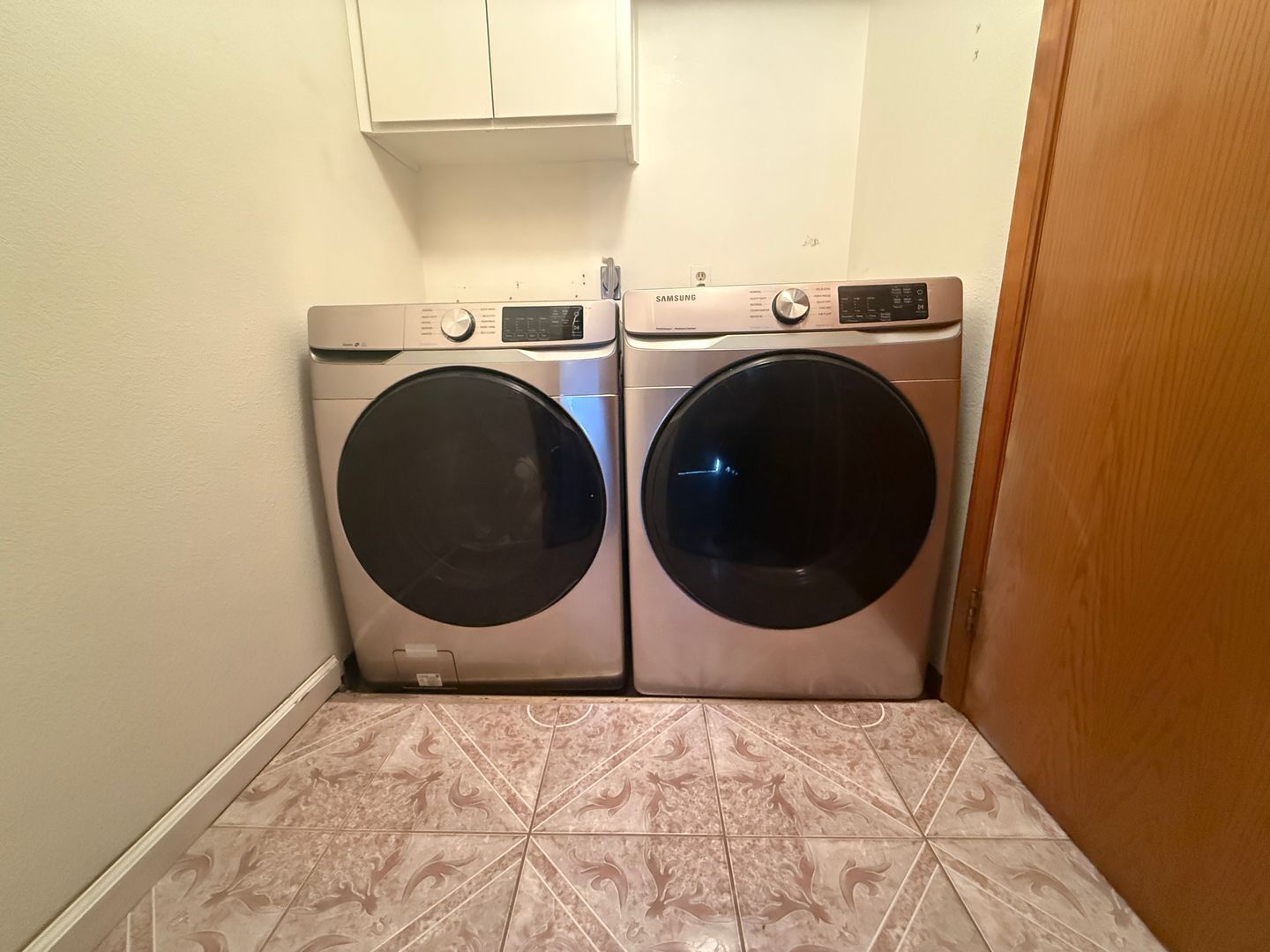 1105 S Jeffrey Ct. - Visalia - California - 3 bed, 2 bath rental property