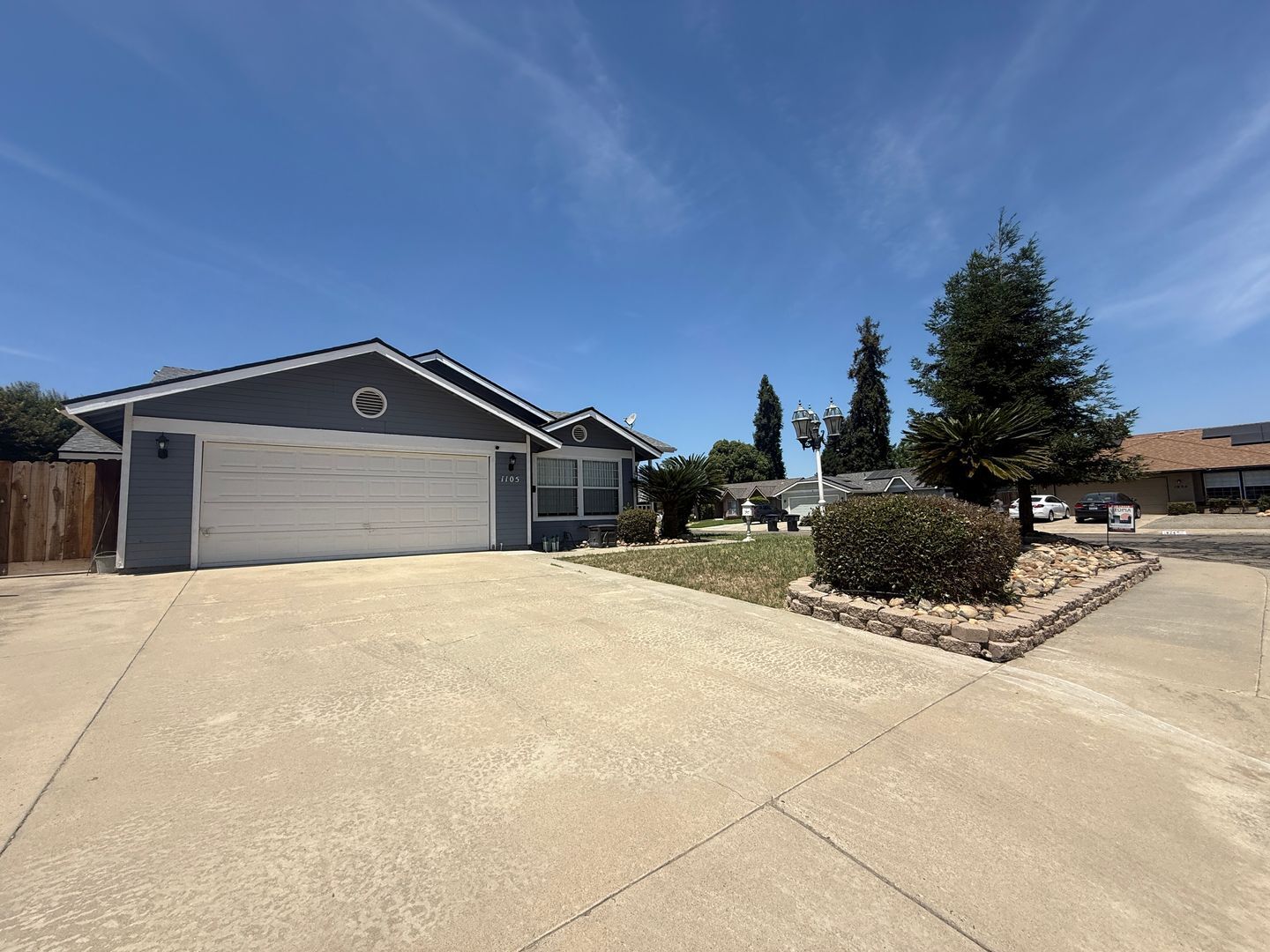 1105 S Jeffrey Ct. - Visalia - California - 3 bed, 2 bath rental property