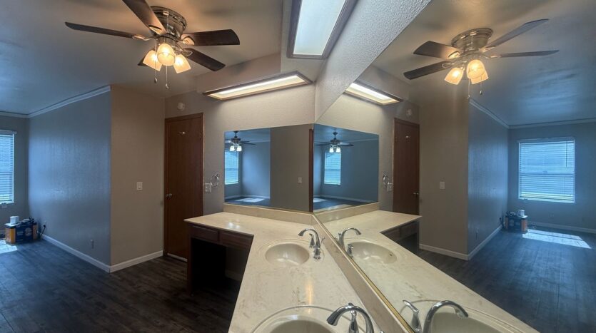 1105 S Jeffrey Ct. - Visalia - California - 3 bed, 2 bath rental property