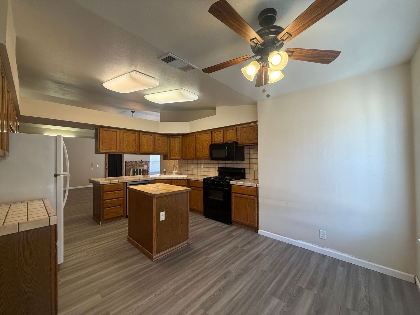 1105 S Jeffrey Ct. - Visalia - California - 3 bed, 2 bath rental property