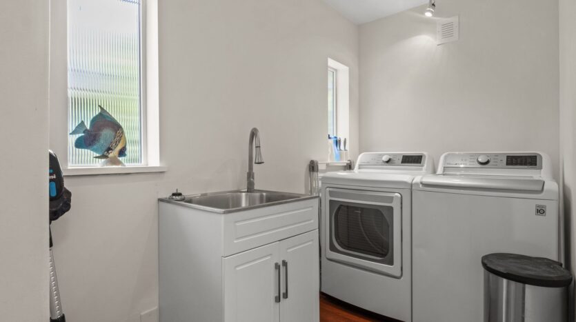 1230 Ellis St - Bellingham - Washington - 5 bed, 3 bath rental property