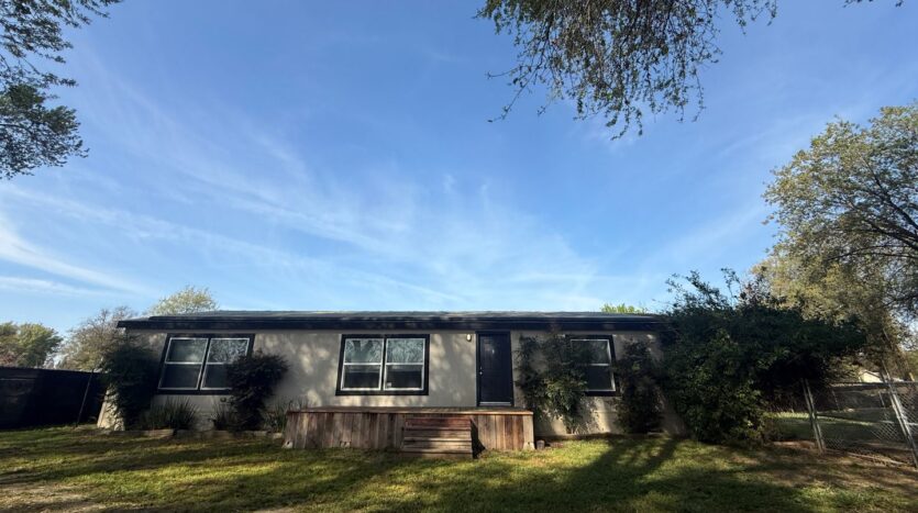 12795 Avenue 320 - Visalia - California - 3 bed, 2 bath rental property