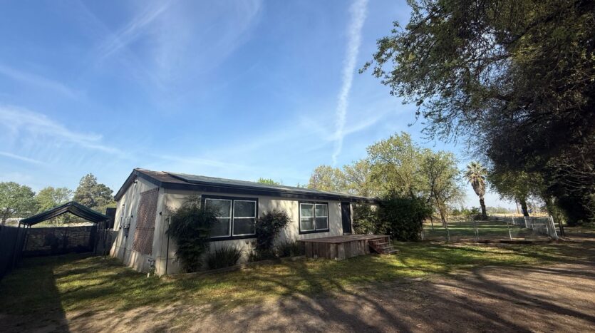 12795 Avenue 320 - Visalia - California - 3 bed, 2 bath rental property