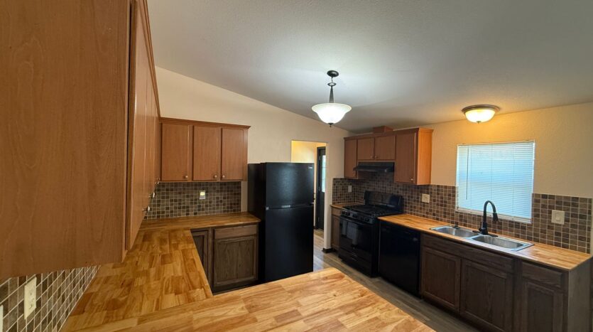 12795 Avenue 320 - Visalia - California - 3 bed, 2 bath rental property