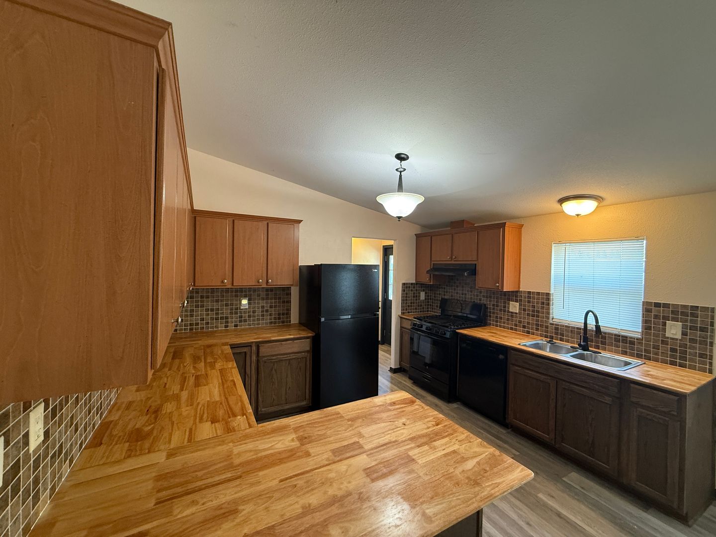 12795 Avenue 320 - Visalia - California - 3 bed, 2 bath rental property