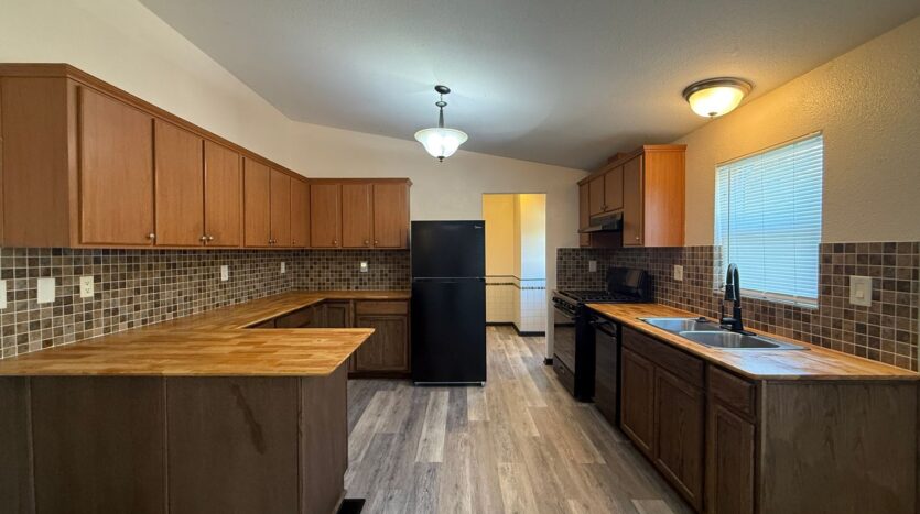 12795 Avenue 320 - Visalia - California - 3 bed, 2 bath rental property