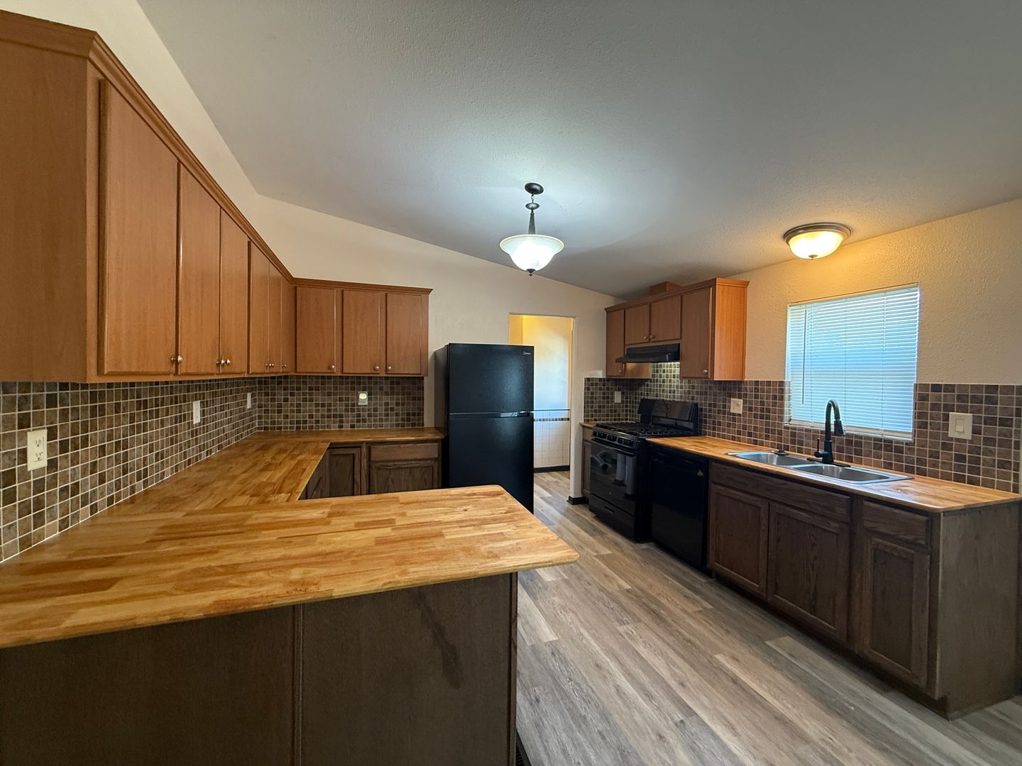 12795 Avenue 320 - Visalia - California - 3 bed, 2 bath rental property