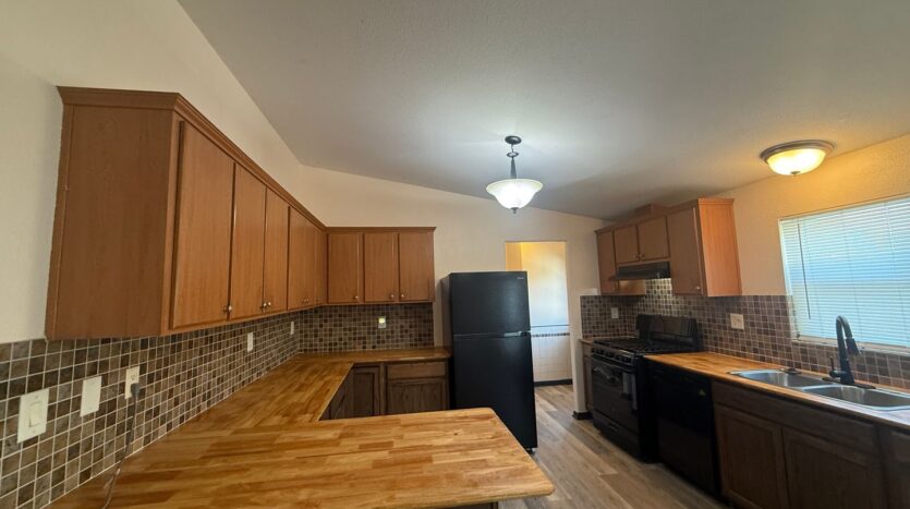 12795 Avenue 320 - Visalia - California - 3 bed, 2 bath rental property