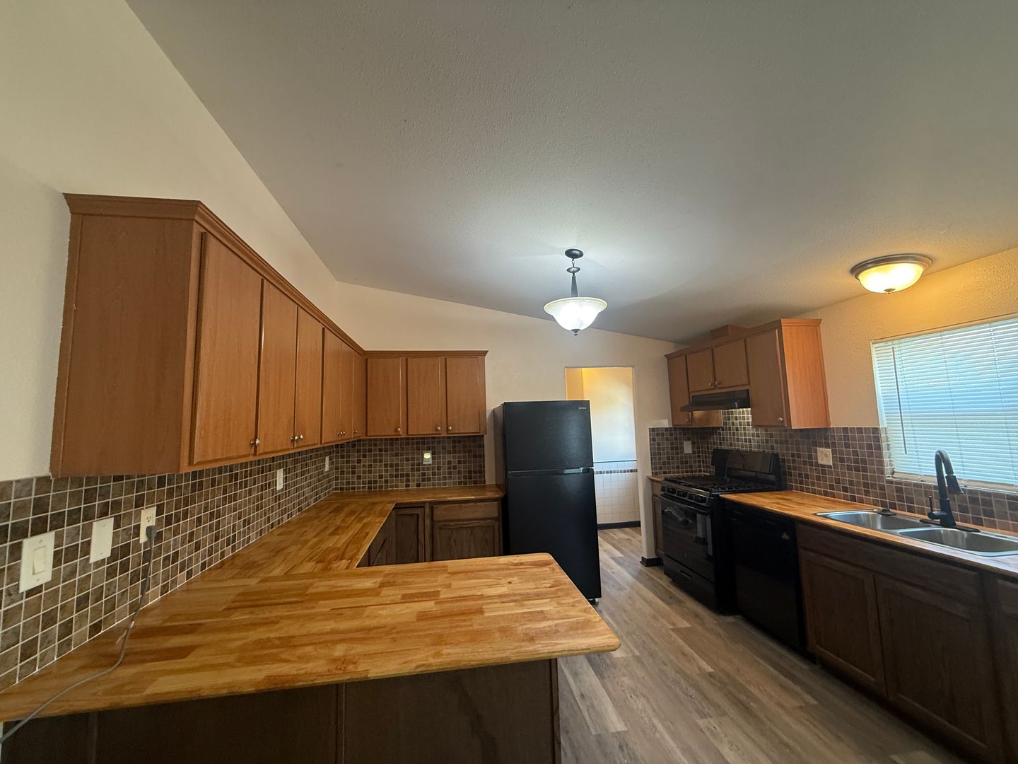 12795 Avenue 320 - Visalia - California - 3 bed, 2 bath rental property