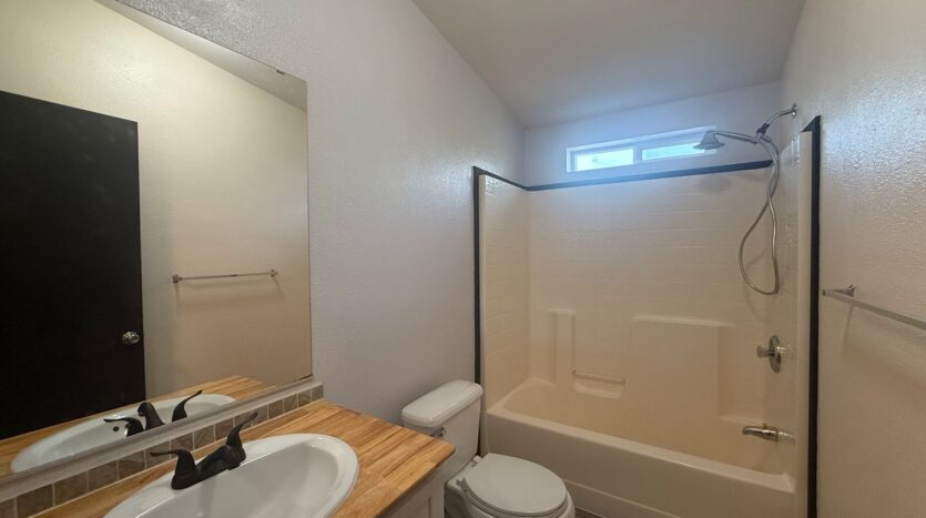 12795 Avenue 320 - Visalia - California - 3 bed, 2 bath rental property