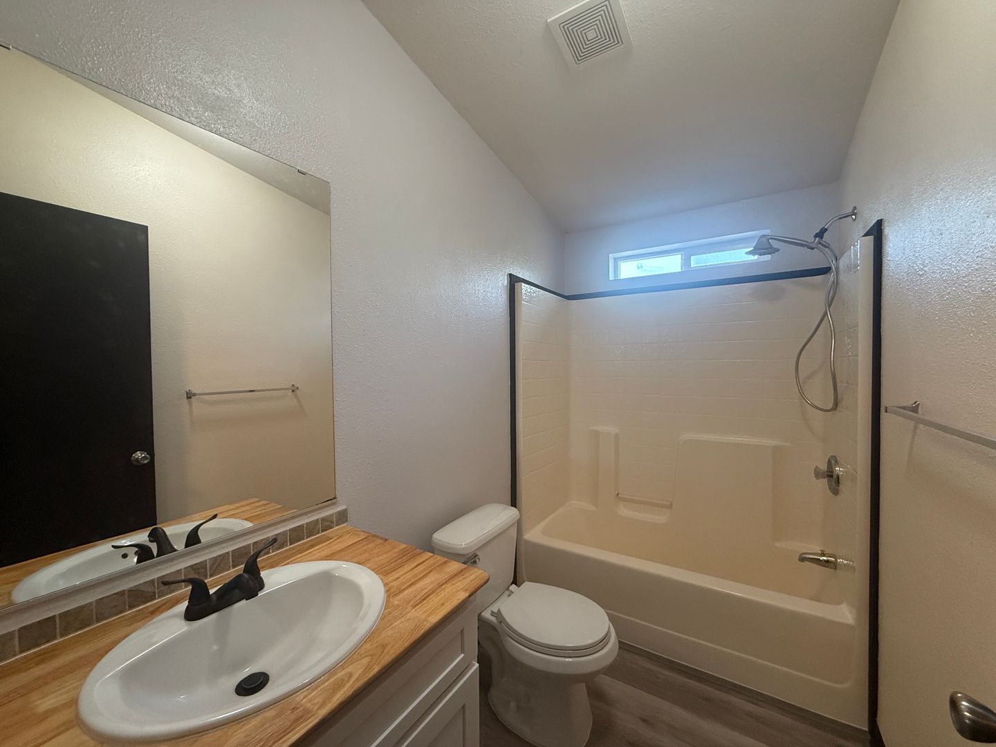 12795 Avenue 320 - Visalia - California - 3 bed, 2 bath rental property