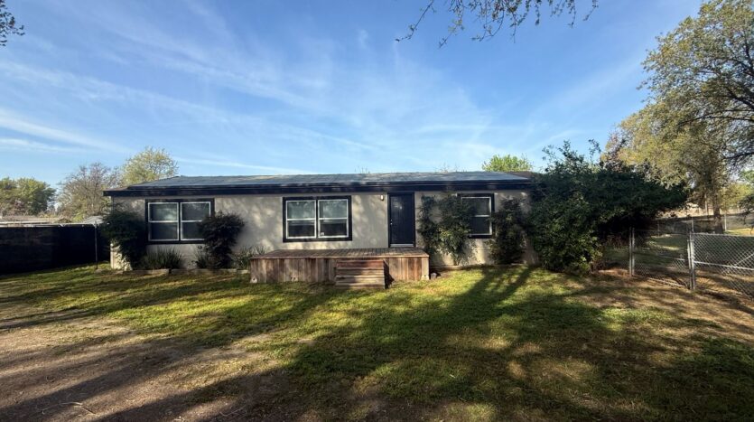 12795 Avenue 320 - Visalia - California - 3 bed, 2 bath rental property